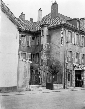 Maison, 8 rue de la Halle : vue de trois quarts. © Région Bourgogne-Franche-Comté, Inventaire du patrimoine