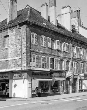 Façade sur rue de la République, vue de trois quarts gauche. © Région Bourgogne-Franche-Comté, Inventaire du patrimoine