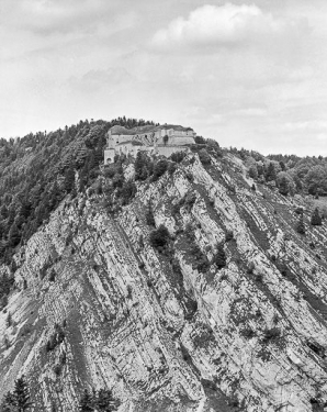 Vue moyenne du site du Larmont inférieur, depuis le château de Joux. © Région Bourgogne-Franche-Comté, Inventaire du patrimoine