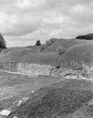 Photo pour le montage de gauche à droite de la vue extérieure du fort. © Région Bourgogne-Franche-Comté, Inventaire du patrimoine