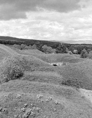 Photo pour le montage de gauche à droite de la vue extérieure du fort. © Région Bourgogne-Franche-Comté, Inventaire du patrimoine