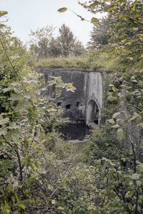 Poterne défilée : vue sur la casemate de flanquement de la poterne. © Région Bourgogne-Franche-Comté, Inventaire du patrimoine