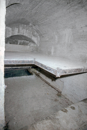 Détails du système du pont roulant éclipsable de la poterne d'entrée. © Région Bourgogne-Franche-Comté, Inventaire du patrimoine