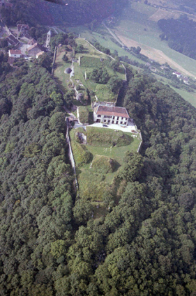 Photo aérienne du fort. Vue d'ensemble. © Région Bourgogne-Franche-Comté, Inventaire du patrimoine Photo aérienne du fort. Vue d'ensemble. © Région Bourgogne-Franche-Comté, Inventaire du patrimoine