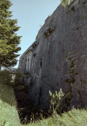 Entrée du fort et front de gorge. Vue verticale. © Région Bourgogne-Franche-Comté, Inventaire du patrimoine