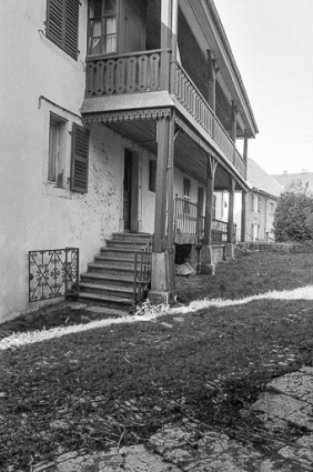 Façade postérieure de l'habitation : les galeries. © Région Bourgogne-Franche-Comté, Inventaire du patrimoine