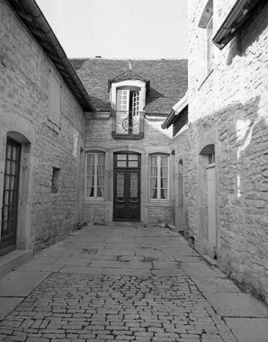 La cour. © Région Bourgogne-Franche-Comté, Inventaire du patrimoine