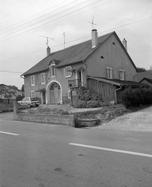 Vue d'ensemble éloignée, de trois quarts droit. © Région Bourgogne-Franche-Comté, Inventaire du patrimoine