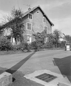 Façade latérale droite, depuis la rue. © Région Bourgogne-Franche-Comté, Inventaire du patrimoine