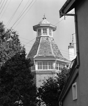 Détail du sommet de la tour. © Région Bourgogne-Franche-Comté, Inventaire du patrimoine