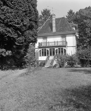 Façade sur jardin, de trois quarts droit. © Région Bourgogne-Franche-Comté, Inventaire du patrimoine