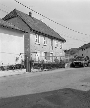 Façade antérieure vue de trois quarts. © Région Bourgogne-Franche-Comté, Inventaire du patrimoine