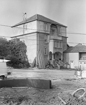 Façade antérieure et façade latérale gauche. © Région Bourgogne-Franche-Comté, Inventaire du patrimoine