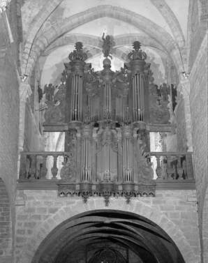 Grand orgue vu de face en contre-plongée, avant restauration. © Région Bourgogne-Franche-Comté, Inventaire du patrimoine
