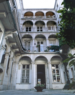 Façade sur la cour. © Région Bourgogne-Franche-Comté, Inventaire du patrimoine Façade sur la cour. © Région Bourgogne-Franche-Comté, Inventaire du patrimoine