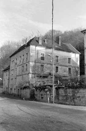 Façades antérieure et latérale gauche du logement de contremaître. © Région Bourgogne-Franche-Comté, Inventaire du patrimoine