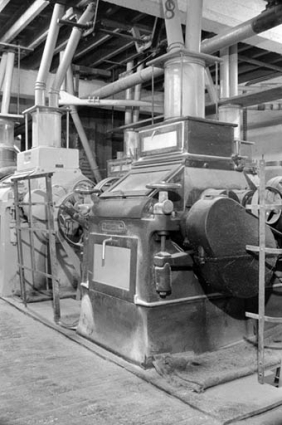 Minoterie, intérieur : appareil à cylindres Buhler. © Région Bourgogne-Franche-Comté, Inventaire du patrimoine