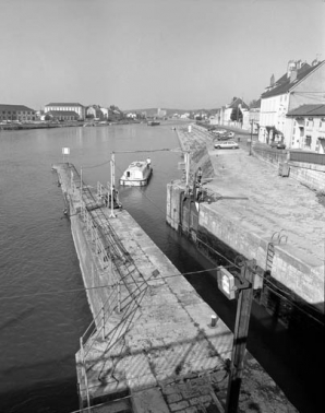 Vue d'ensemble avec les portes ouvertes pour le passage d'un bateau de plaisance. © Région Bourgogne-Franche-Comté, Inventaire du patrimoine