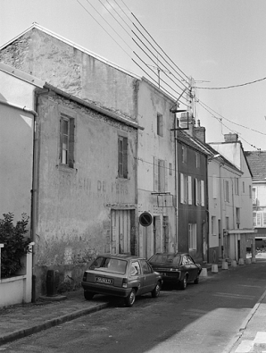 Façade antérieure de trois quarts gauche. © Région Bourgogne-Franche-Comté, Inventaire du patrimoine