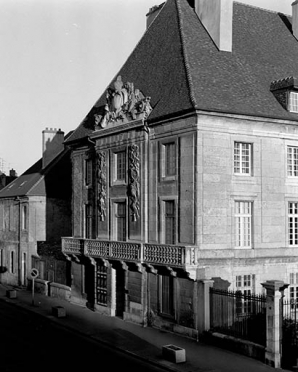 Pavillon des officiers : façade de l'aile gauche en retour. © Région Bourgogne-Franche-Comté, Inventaire du patrimoine