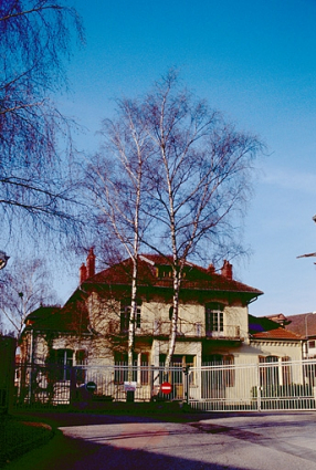 Ancien logement patronal (C), depuis la rue Mont Roland. © Région Bourgogne-Franche-Comté, Inventaire du patrimoine