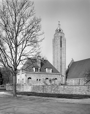 Face postérieure du presbytère et tour-clocher. © Région Bourgogne-Franche-Comté, Inventaire du patrimoine