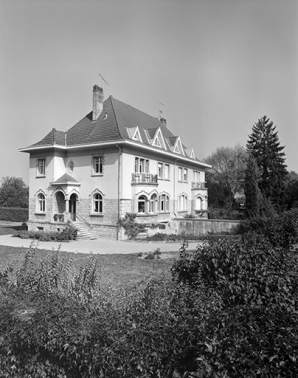 Façade antérieure et façe droite de la maison 1, 3 avenue Ernest Solvay. © Région Bourgogne-Franche-Comté, Inventaire du patrimoine