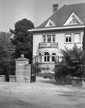 Portail de la cour du 1 avenue Ernest Solvay. © Région Bourgogne-Franche-Comté, Inventaire du patrimoine