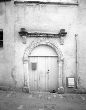 Détail : porte d'entrée de la cour rue de l'Abreuvoir. © Région Bourgogne-Franche-Comté, Inventaire du patrimoine