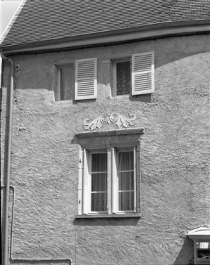 Détail : baie du premier étage à gauche de la façade. © Région Bourgogne-Franche-Comté, Inventaire du patrimoine