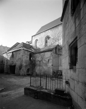 Vue d'ensemble de la remise à droite de la cour. © Région Bourgogne-Franche-Comté, Inventaire du patrimoine