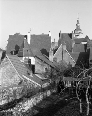 Détail des toitures des logements annexes et de l'escalier extérieur. © Région Bourgogne-Franche-Comté, Inventaire du patrimoine