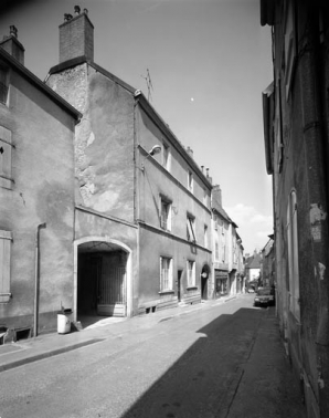 Façade antérieure de trois quarts gauche. © Région Bourgogne-Franche-Comté, Inventaire du patrimoine