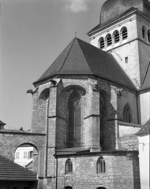 Chevet : vue d'ensemble de trois quarts droit. © Région Bourgogne-Franche-Comté, Inventaire du patrimoine