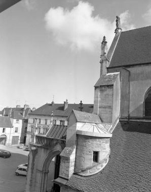 Façade occidentale : contreforts et tourelle d'escalier au nord-ouest. © Région Bourgogne-Franche-Comté, Inventaire du patrimoine