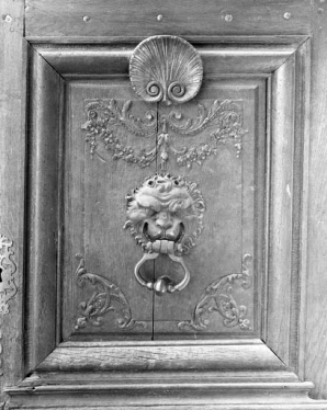 Portail d'entrée : détail du panneau droit de la porte, vue rapprochée. © Région Bourgogne-Franche-Comté, Inventaire du patrimoine