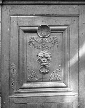 Portail d'entrée : détail du panneau droit de la porte avec serrure. © Région Bourgogne-Franche-Comté, Inventaire du patrimoine