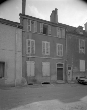 Façade antérieure de trois quarts gauche. © Région Bourgogne-Franche-Comté, Inventaire du patrimoine