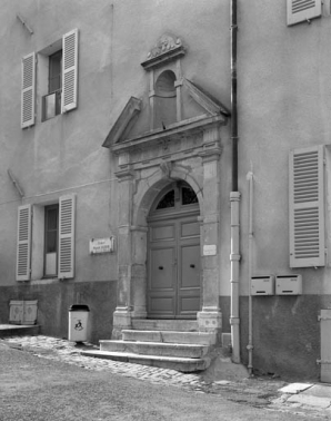 Portail d'entrée : de trois quarts droit. © Région Bourgogne-Franche-Comté, Inventaire du patrimoine