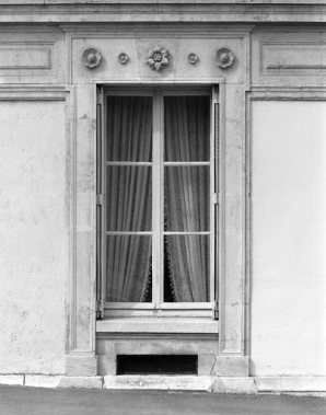 Façade latérale droite, détail : baie du rez de chaussée. © Région Bourgogne-Franche-Comté, Inventaire du patrimoine