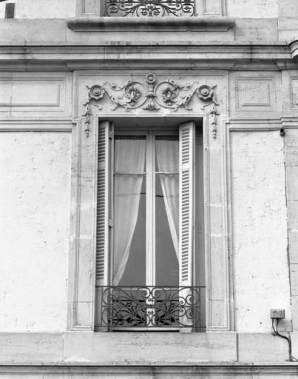Façade latérale droite, détail : baie du premier étage. © Région Bourgogne-Franche-Comté, Inventaire du patrimoine