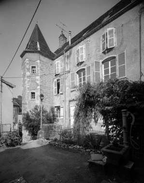 Façade antérieure de l'hôtel de trois quarts droit. © Région Bourgogne-Franche-Comté, Inventaire du patrimoine