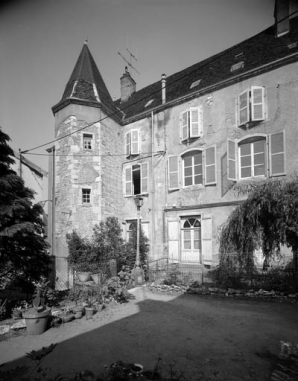Façade antérieure de l'hôtel : détail de la partie gauche. © Région Bourgogne-Franche-Comté, Inventaire du patrimoine
