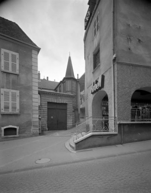 Portail d'entrée de la cour. © Région Bourgogne-Franche-Comté, Inventaire du patrimoine