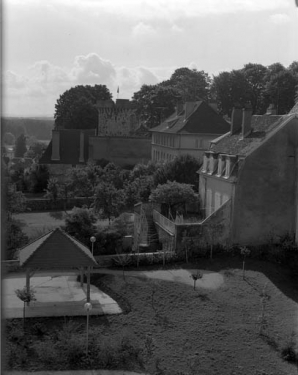 Détail : porte d'habitation sur cour de trois quarts droit. © Région Bourgogne-Franche-Comté, Inventaire du patrimoine