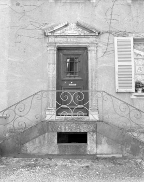 Détail : porte d'habitation sur cour de face. © Région Bourgogne-Franche-Comté, Inventaire du patrimoine