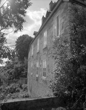 Façade postérieure, de trois quarts droit. © Région Bourgogne-Franche-Comté, Inventaire du patrimoine