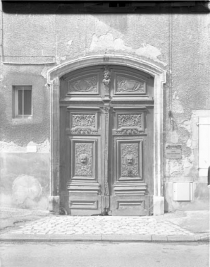 Détail : portail d'entrée. © Région Bourgogne-Franche-Comté, Inventaire du patrimoine