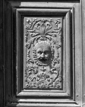 Détail : portail d'entrée, panneau central gauche, de face. © Région Bourgogne-Franche-Comté, Inventaire du patrimoine
