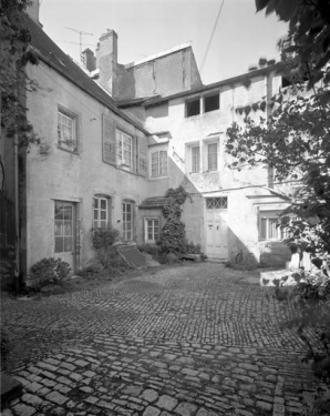 Façades sur cour : vue d'ensemble. © Région Bourgogne-Franche-Comté, Inventaire du patrimoine